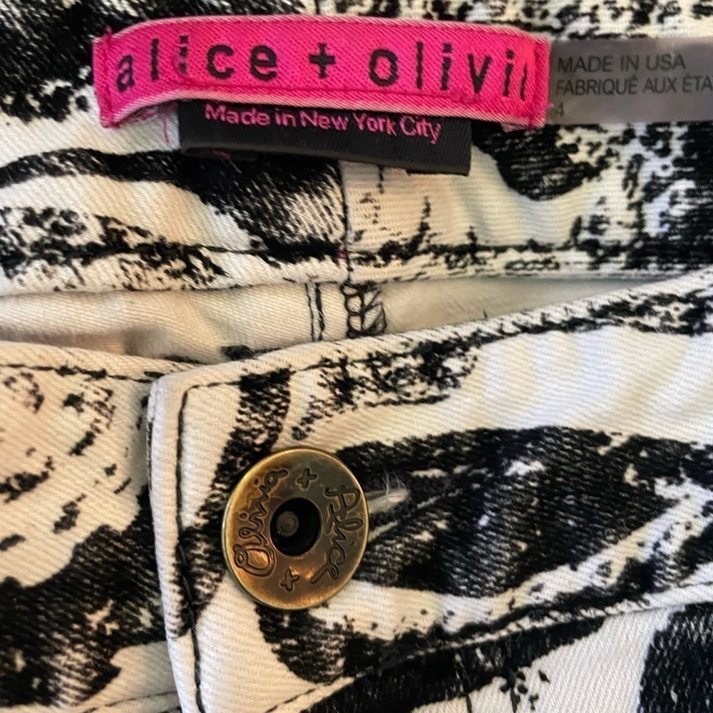 Alice + Olivia Black and White Paisley Ankle Pants Sz 4 - Picture 4 of 8
